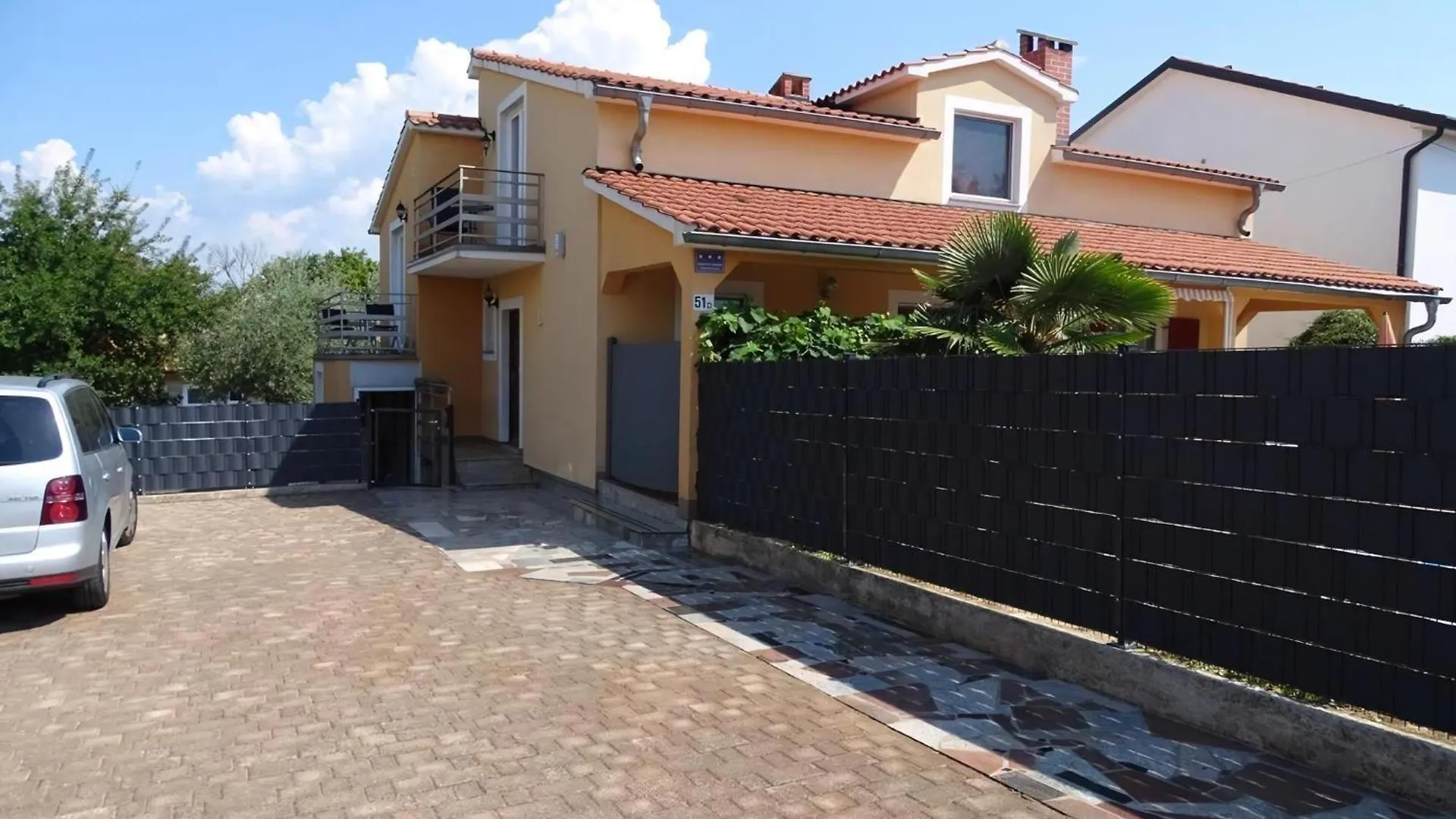 Klimatisiertes Ferienhaus Mit Garten In Kaštel 0*,  Croacia