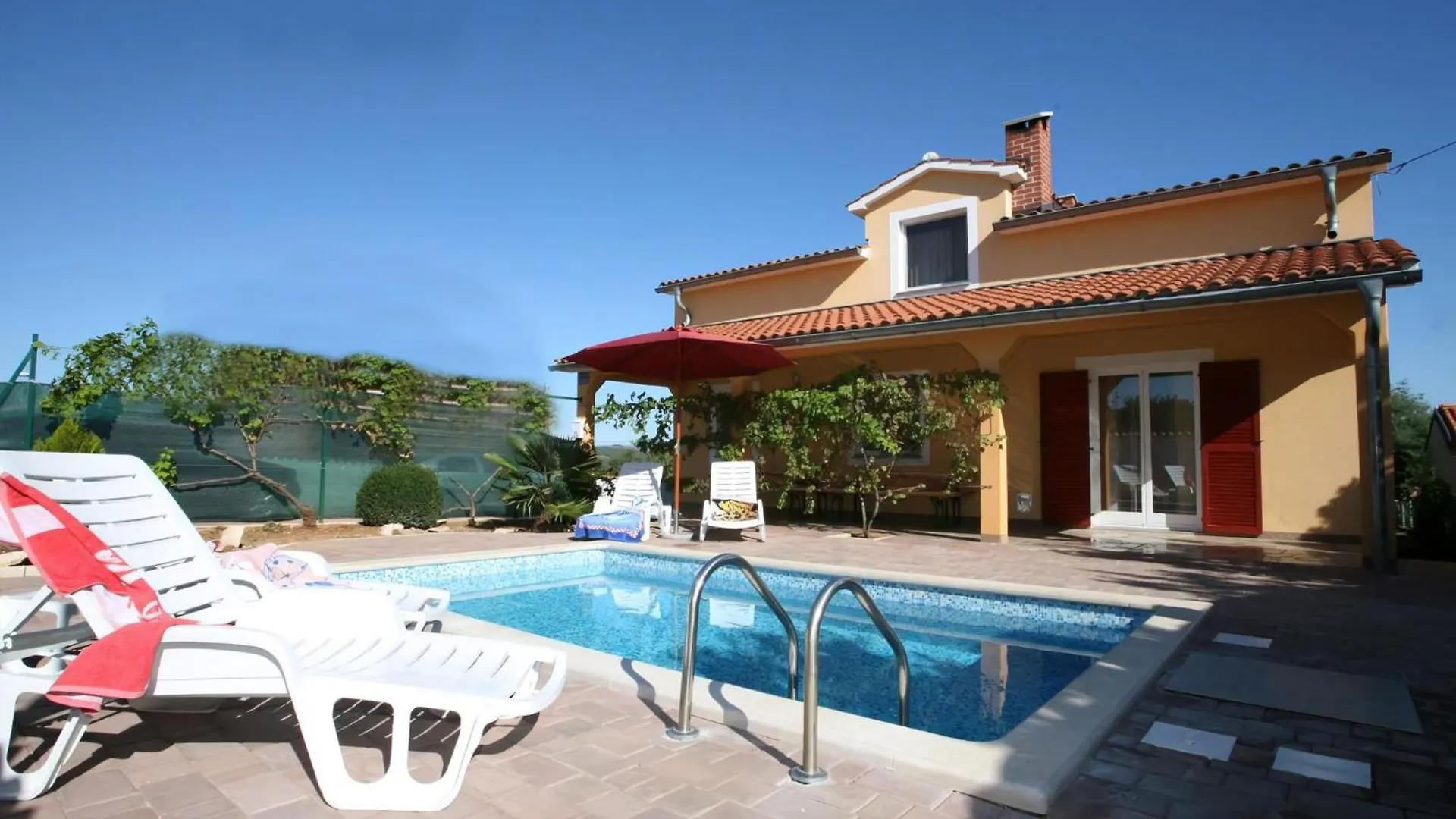 Klimatisiertes Ferienhaus Mit Garten In Kaštel